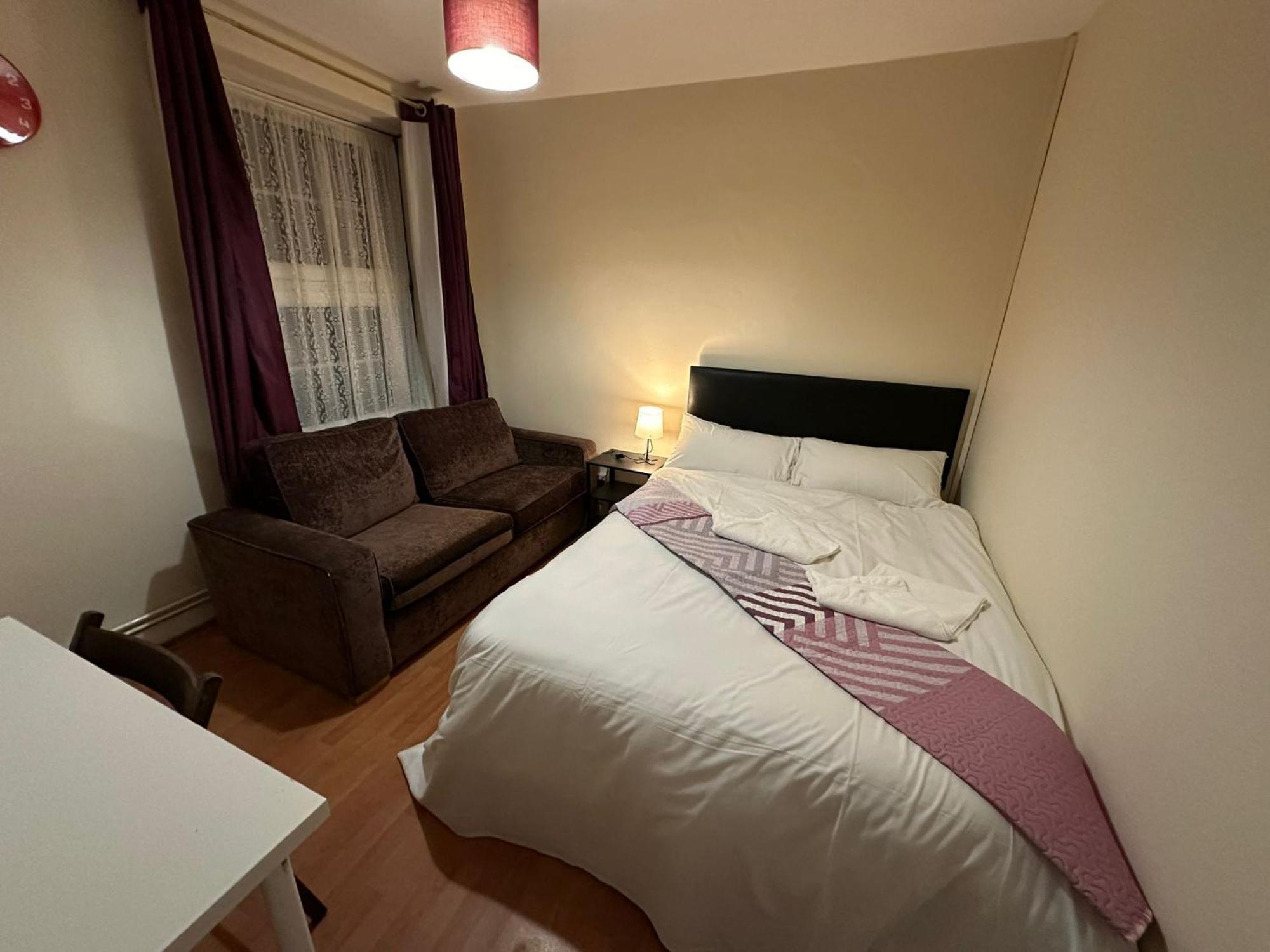 Beautiful Private Double In A Shared 3-bedroom Minutes Walk From Bethnal * Лондон