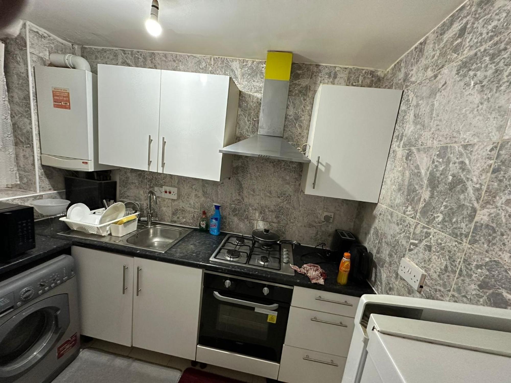 Beautiful Private Double In A Shared 3-bedroom Minutes Walk From Bethnal * Лондон