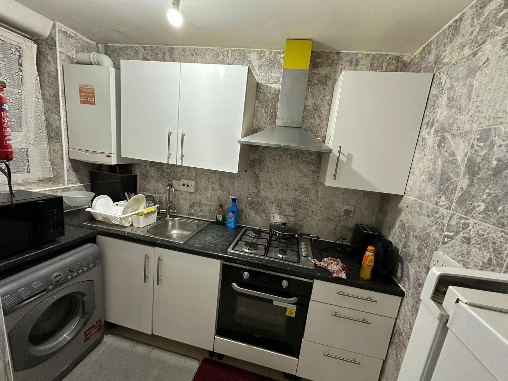 Beautiful Private Double In A Shared 3-bedroom Minutes Walk From Bethnal * Лондон